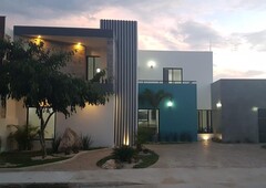 doomos. en venta espectacular casa en praderas del mayab mod bos, 3 recámaras, 3.5 baños, piscina amplio patio y area de jardin