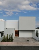 hermosa residencia en colinas de juriquilla, dobles alturas, diseño de autor