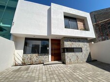 Preciosa Casa en Milenio III, 4TA Recamara en PB, Doble Altura, Jardín, Lujo.
