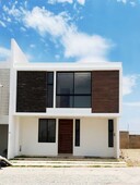 preciosa casa en venta en solares con acabados de lujo