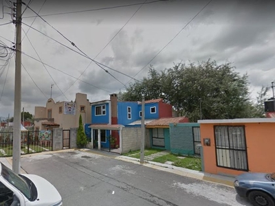 Casa en venta Calle Luis Procuna 245-273, Fraccionamiento Paseos Santín, Toluca, México, 50214, Mex