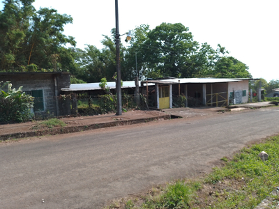 Casa Con Gran Terreno (3975.52 Metros) Frente Parque De Dos Amates Catemaco Veracruz