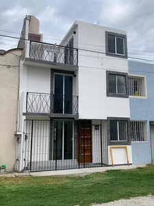 Casa Remodelada Y Ampliada En Fraccionamiento Chalco