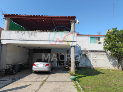 En Venta Casa Con Amplio Jardín Y 1 Bungalow En Col. Otilio Montaño Cerca Del Centro De Cuautla