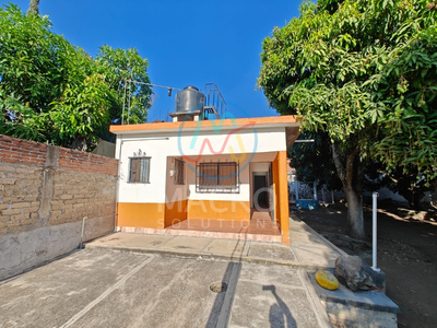 En Venta Casa De 1 Nivel En Col. Juan Morales Para Remodelar Con Amplio Jardín