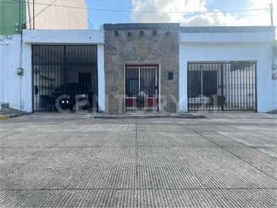 En Venta Casa En La Sm 27 L 14 Calle Estrella, Cancún, Quintana Roo C3851