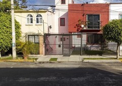 se vende amplia casa para remodelar, fracc. privado, 3 recs, jardin y patio - 3 habitaciones - 120 m2