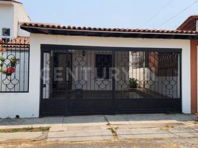 Casa en renta en Esmeralda zona norte Colima