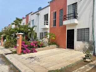 Doomos. Casa en condominio en Fracc. Real del Palmar, Cond. Bougambilia, Casa No. 7, Cayaco, Acapulco, Guerrero