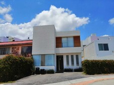 casa en renta a unos pasos de la glorieta del papa y del tec de monterrey fracc