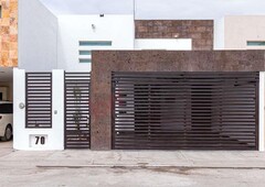 Compra Casa AMUEBLADA en una de las zonas con mayor plusvalía, frente al área verde, sector Viñedos, Torreón, Coahuila