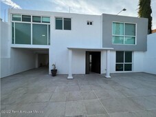 Doomos. En venta casa remodelada en alamos 3 de 4 recamaras y 4 baños