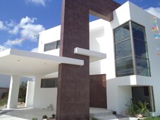 Doomos. HERMOSA CASA EN RESIDENCIAL CUMBRES CANCUN