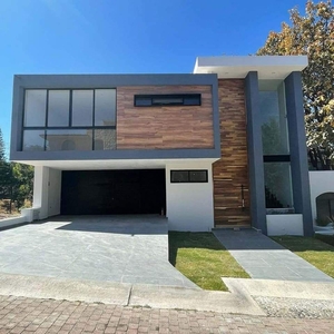 Casa en Venta en Coto en BUGAMBILIAS 2da sección