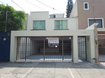 Casa habilitada para oficinas, Ladrón de Guevara, Guadalajara