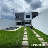 Venta de casa sola nueva con alberca propia y jardín en Morelos, Emiliano Zapata - 4 habitaciones - 5 baños