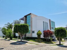 Casa en venta en esquina y frente a área verde en Lomas de Angelópolis