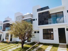 casas en venta - 90m2 - 3 recámaras - san isidro juriquilla - 2,023,000