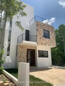 Doomos. Casa en Venta, 3 Recamaras, Roof Top, Piscina, Arbolada by Cumbres, Fase 2 Av. Huayacán, Cancún