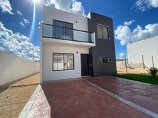 doomos. casa en venta en mérida, en privada y amenidades. 4 habitaciones