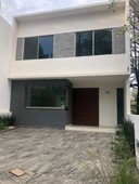 CASA EN VENTA ALTOZANO 3 NIVELES