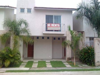 CASA MUY BONITA Y AMPLIA EN RENTA EN PUERTO VALLARTA