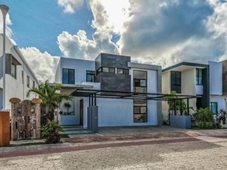 4 cuartos, 340 m casa venta 4 recámaras con alberca en venta. lagos del sol, c