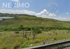 Se vende terreno habitacional por Anillo Vial Juní