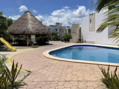 Doomos. Casa en Venta - 3 Recamaras - Las Palmas II - Playa del Carmen - Quintana Roo