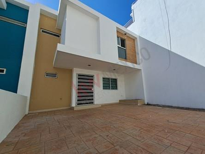 Casa En Renta Para Estrenar De 3 Recamaras Cerca De Malecon Nuevo, Forum Y Carretera Imala.