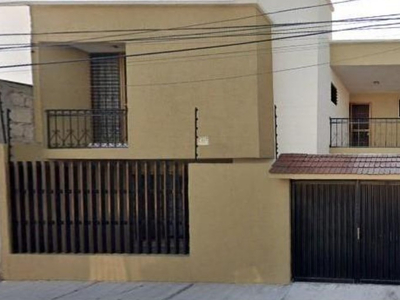 Inmejorable Remate Bancario En La Ciudad De Querétaro, Conservada Y Bella Casa A La Venta