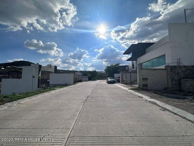 Real De Juriquilla - Venta. Terreno Habitacional Con Amenidades