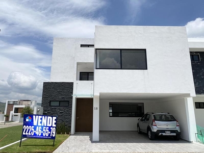 Casa en Venta con 4 recamaras Parque Querétaro Lomas de Angelópolis