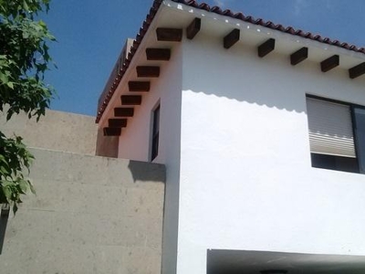 Exclusiva Residencia en Renta Loma Real Metepec