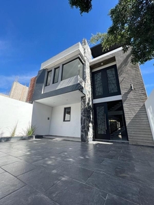 Amplia y moderna casa en venta cerca del Centro de Oaxaca