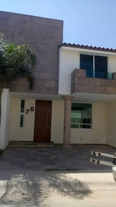 CASA AMUEBLADA EN AGUASCALIENTES NUEVA AL SUR EN PRIVADA $14000