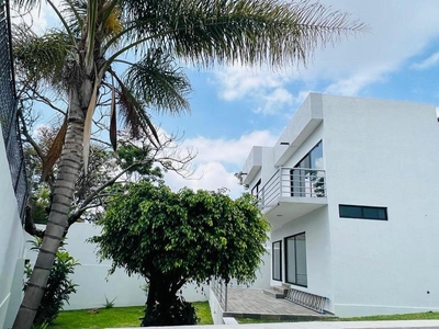 CASA CON ALBERCA EN VENTA CUERNAVACA MORELOS