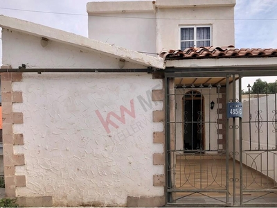 Casa con recámara y baño completo en planta baja, Fraccionamiento La amistad en Torreón, Coahuila