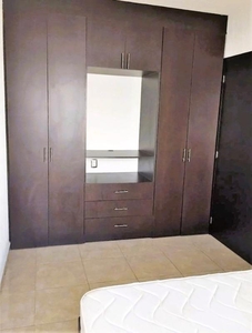 Cuarto con closet amplio y baño compartido en El Mirador, Querétaro