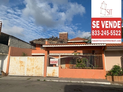 Doomos. (LLLCV2202) Casa en venta en privada la Potosina en Altamira Tamps inf 833. 245 . 5522