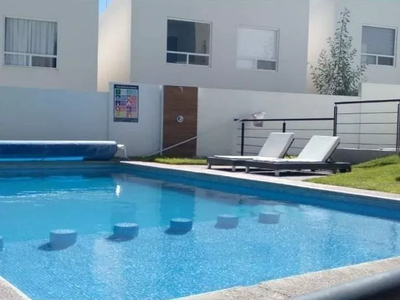 Casa En Venta En San Isidro Juriquilla Con Terreno Excedente