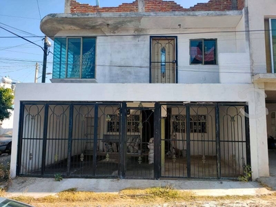 Casa en venta en Colinas de los Robles, Nvo. Mex.
