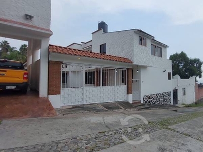 Casa en venta en Lomas de Tzompantle, al