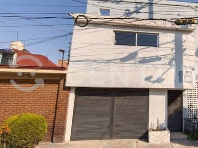 Casa en Venta en Valle De Los Pinos 1ra Secc, T...