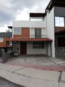 En Venta Preciosa Casa en Zibatá, Alberca, Roof Garden, 3 Recamaras, 4 Baños..