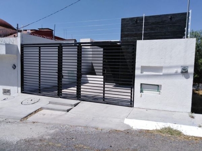 Preciosa Casa de Autor en Cuesta Bonita, a 5 Minutos del Centro de Querétaro.