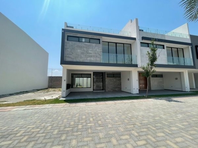 RESIDENCIA CON JARDIN EN MORILLOTLA