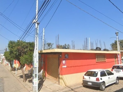 Terreno en Venta con Locales Comerciales en Atotonilco