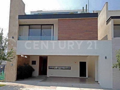 Venta de casa en Cumbres, fraccionamiento exclu...