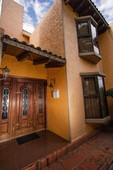 en venta, acogedora casa en condominio estilo colonial mexicano en tepepan - 2 recámaras - 342 m2